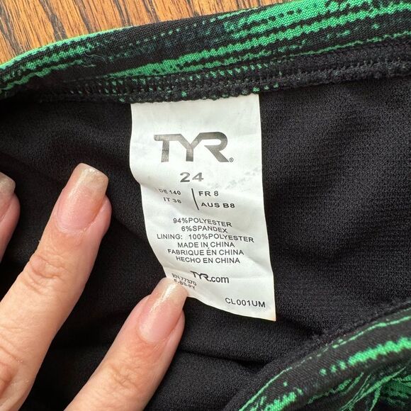 New TYR Boys' Durafast Elite Racer Brief Swimsuit Black Green Fizzy Print 24 / 8 - Picture 3 of 3